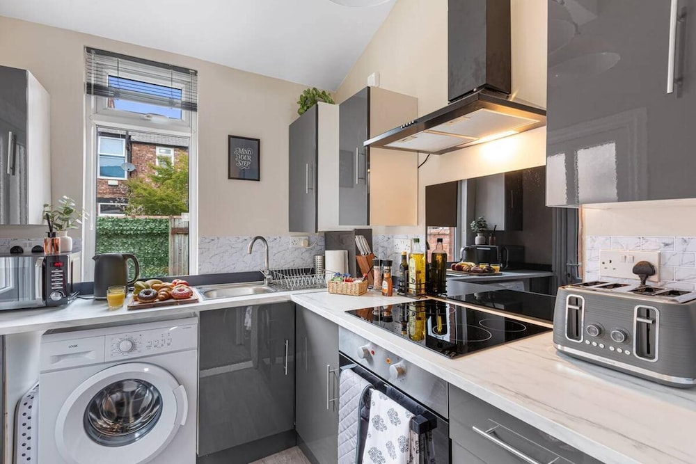 Stylish 3-bedroom Home 14mins to Co-op Live Arena