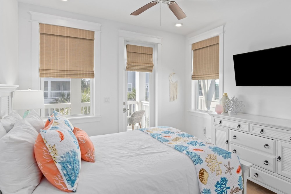 Walk to the Beach Pool 5bdr 3 Porches Beach Sea-ker s Retreat by Avantstay