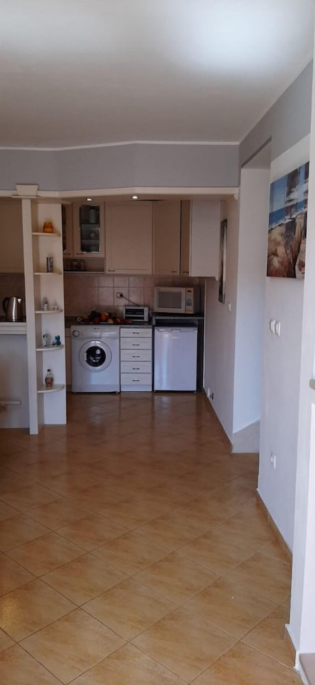 Ivano - 90m to the Beach - A1