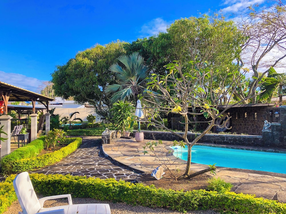 Laurels Villas