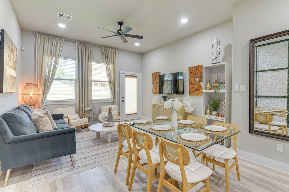 Private Patio & Yard: Houston Retreat Near Golf!
