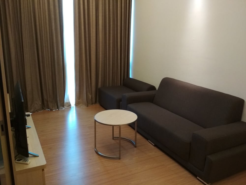 Queens Service Suite at Swiss Garden Residences