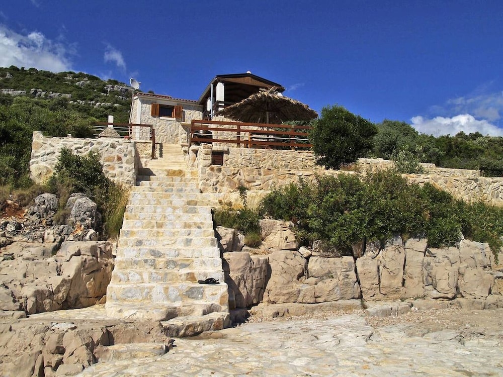 Robinson House "blue Stone" With Swimming Pool