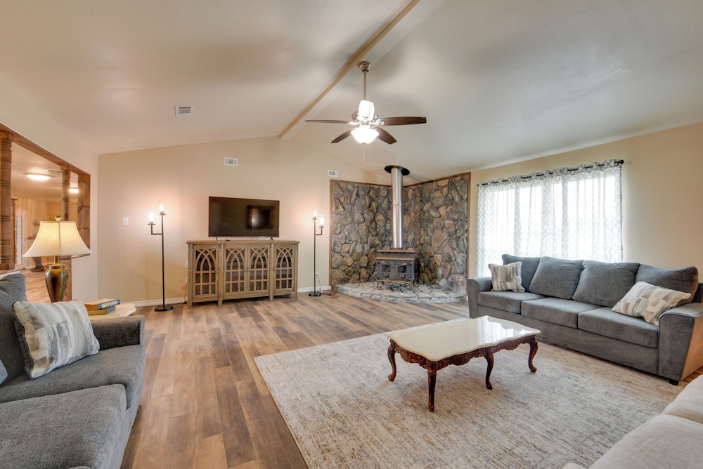3 Mi to Lake Charles: Family Home in Louisiana!