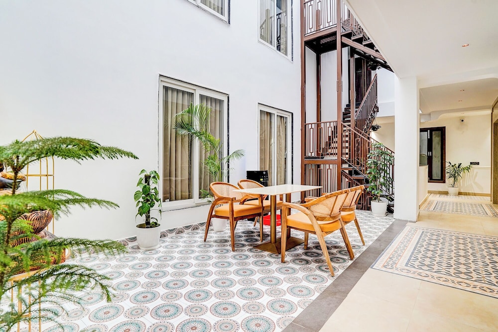 Fabhotel Amrit Luxury Inn