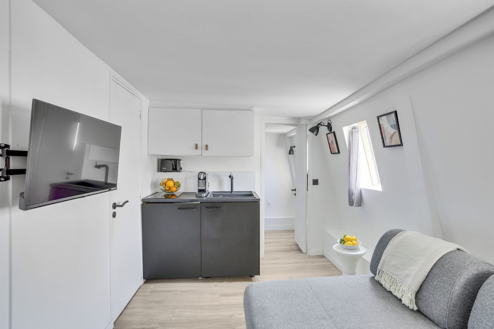 Cozy 1BR Flat in the Heart of République
