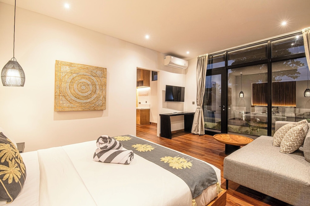 Opulent 6BR Villa, 400m From Canggus Golden Shore