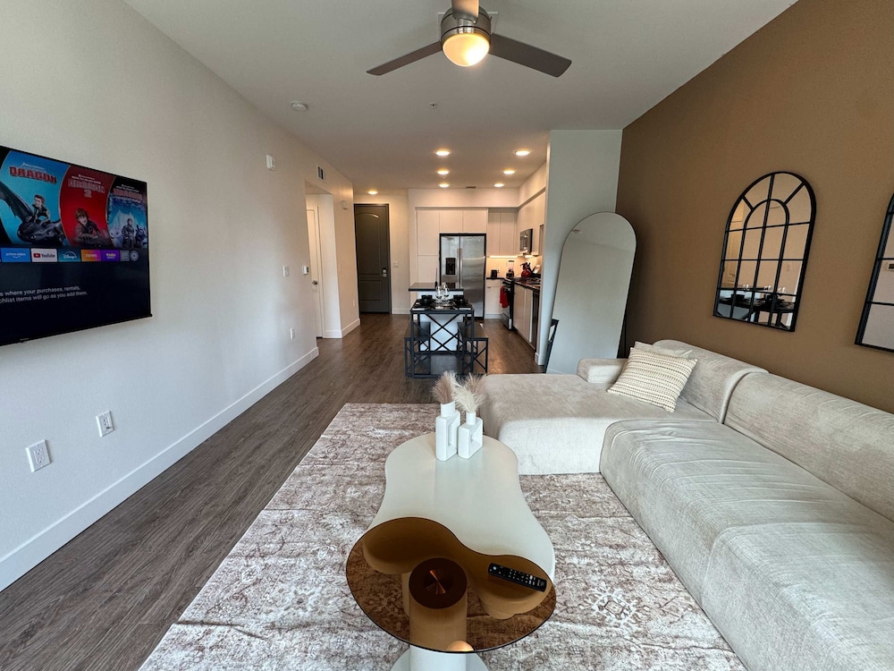 Luxury Stay Near Disneyland Pool Gym Free Parking