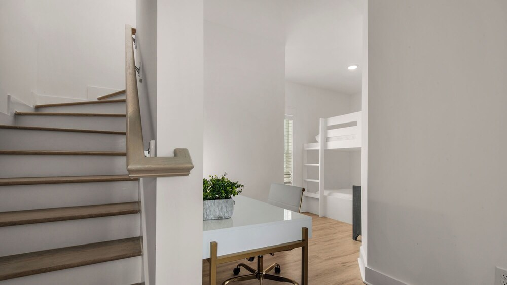 Sleep up to 28 - 2 Homes Side by Side - Close to Beach & Community Pool!