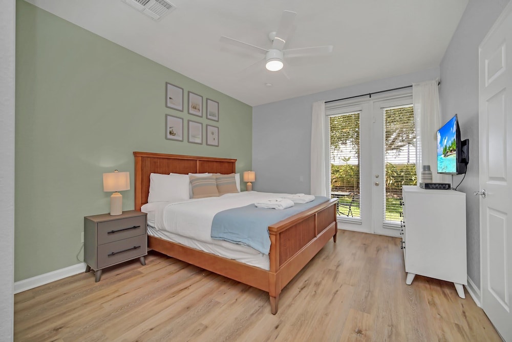 Spacious and Modern Townhome! Close to Attractions and Conventions Center! 3vc5014-10