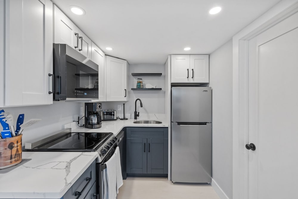 Modern Condo Perfect For Winter Rental