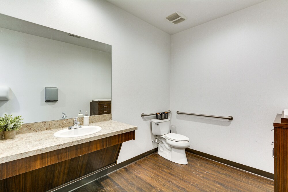 Photo 8