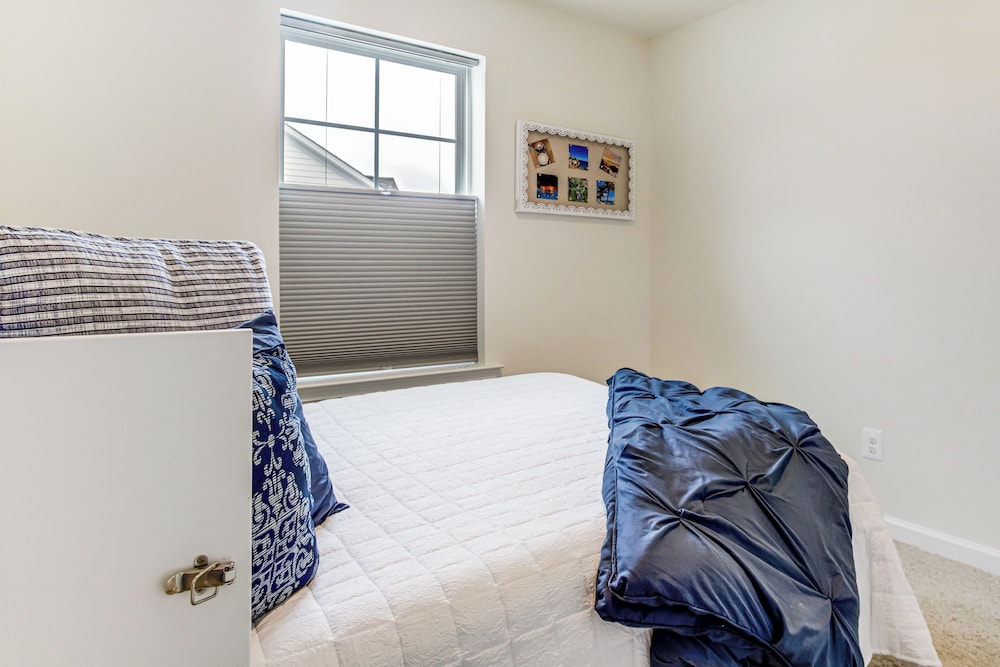 < 1 Mi to Dtwn: Waterfront Townhome in Cambridge!