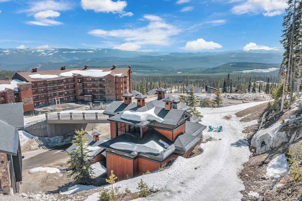 Snow Therapy Chalet Ski In Out & Hot Tub
