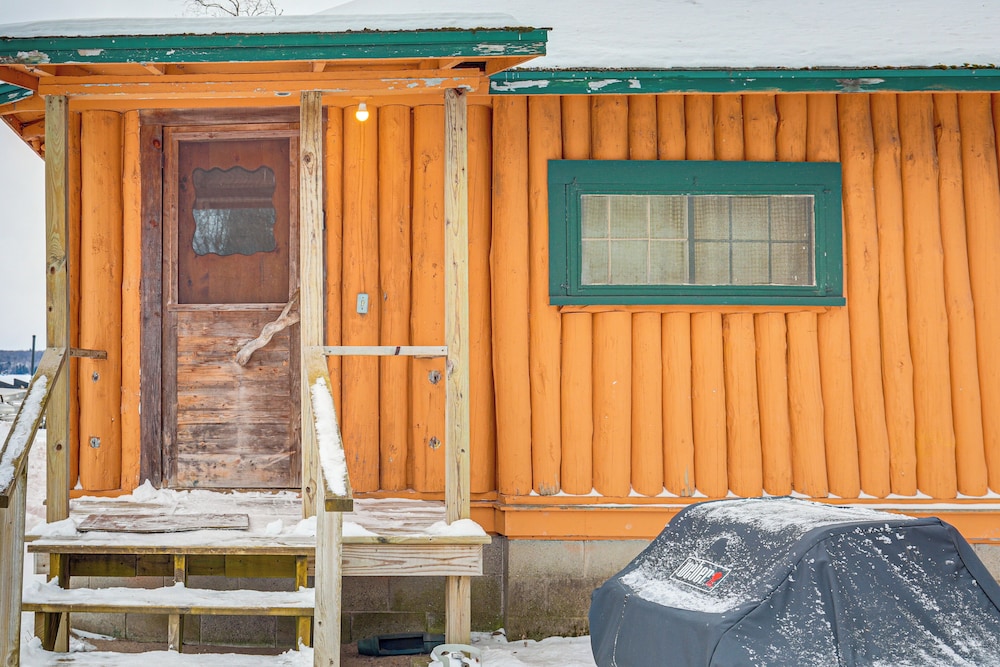 South Twin Lake Cabin w/ Seasonal Dock & Slip!