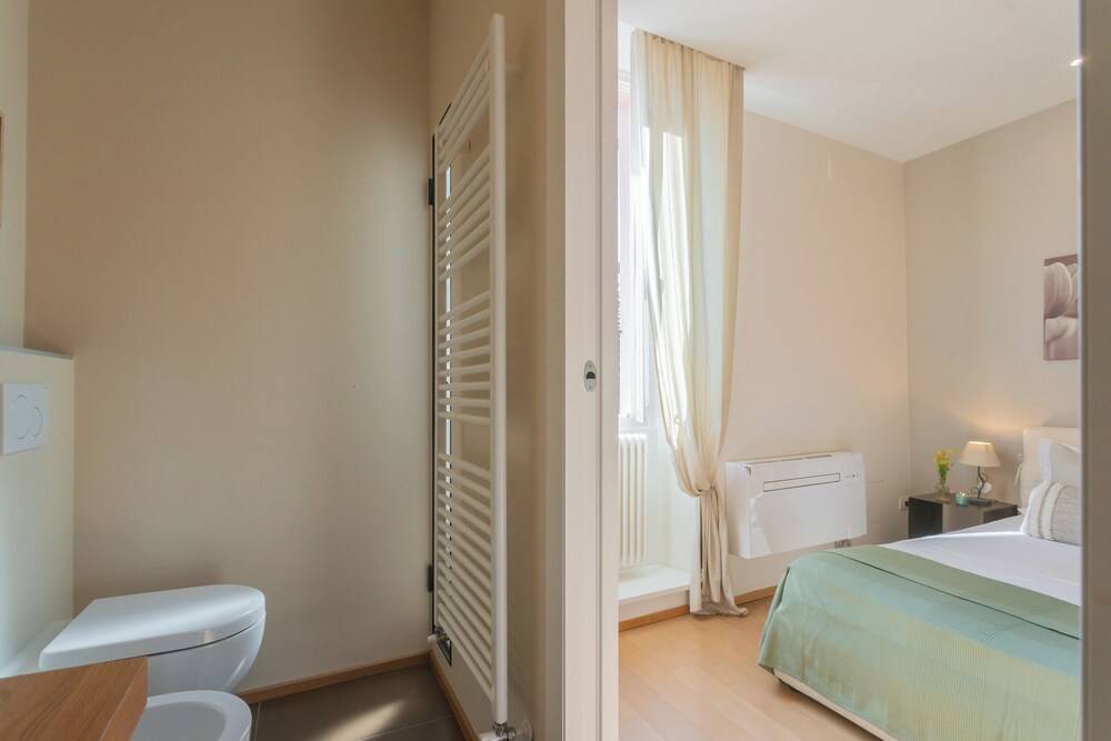 MT Studio by Rent All Como by Rent all Como