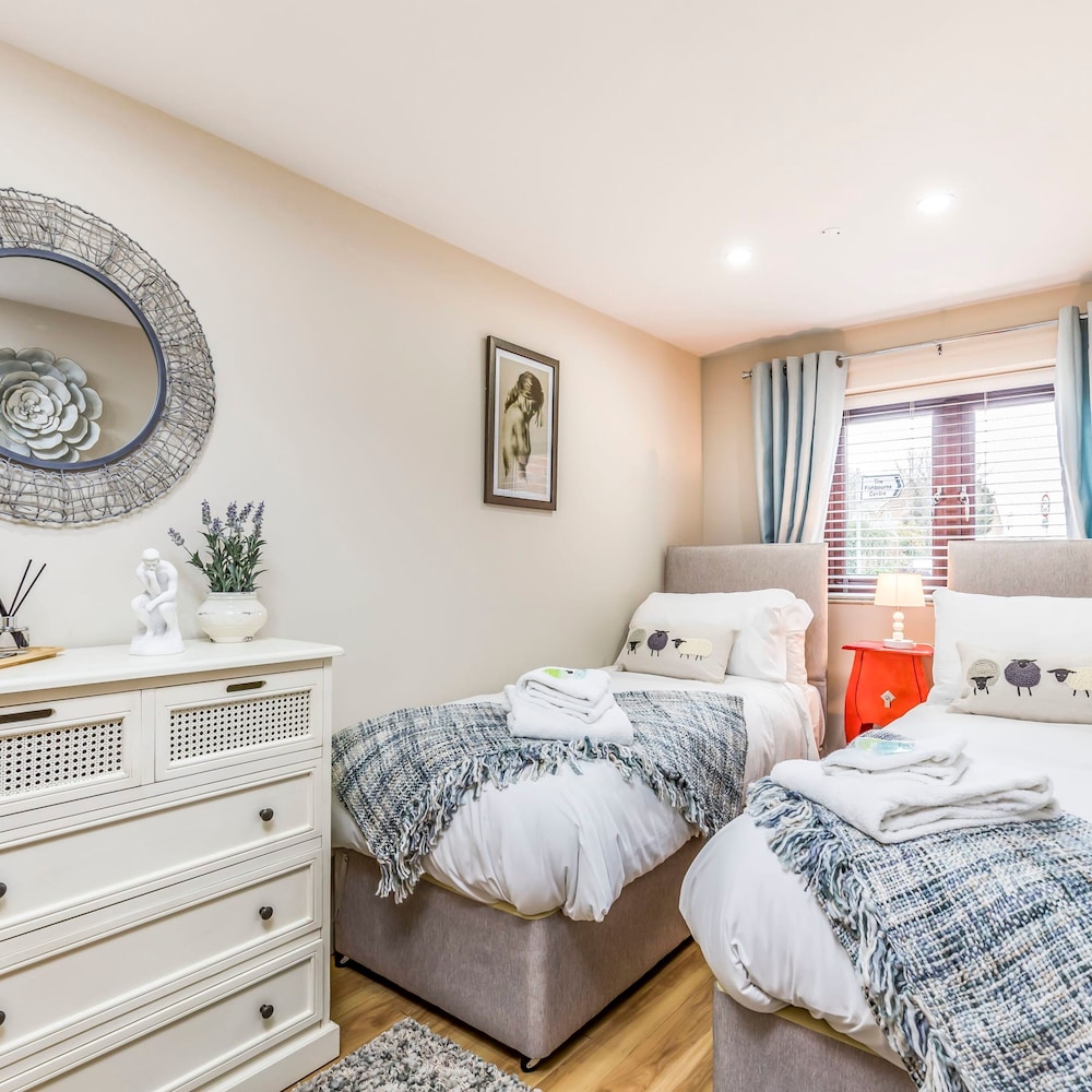 Stylish Ground Floor Apartment With Parking