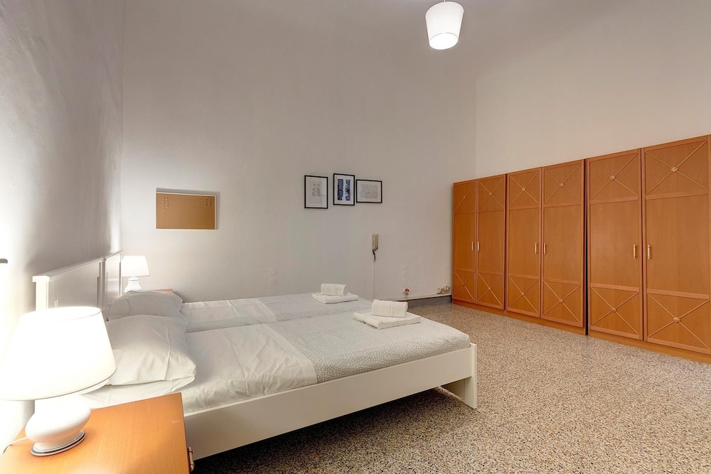 Servi 34 in Firenze With 3 Bedrooms and 2 Bathrooms