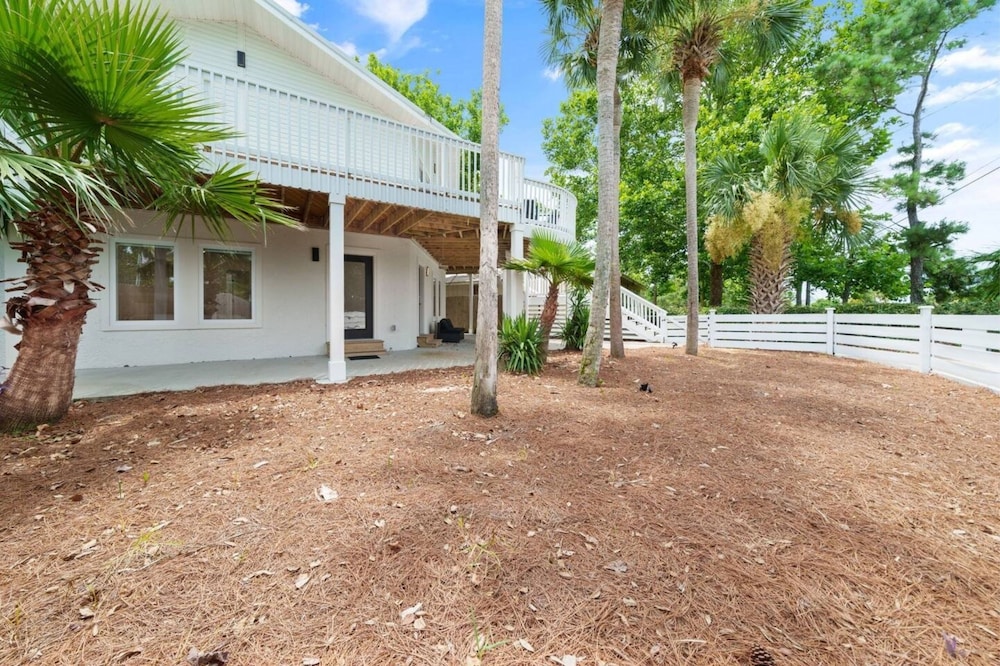 Seas & Greetings! 5BR 4BA House! Elegant Coastal Living Near the Shore