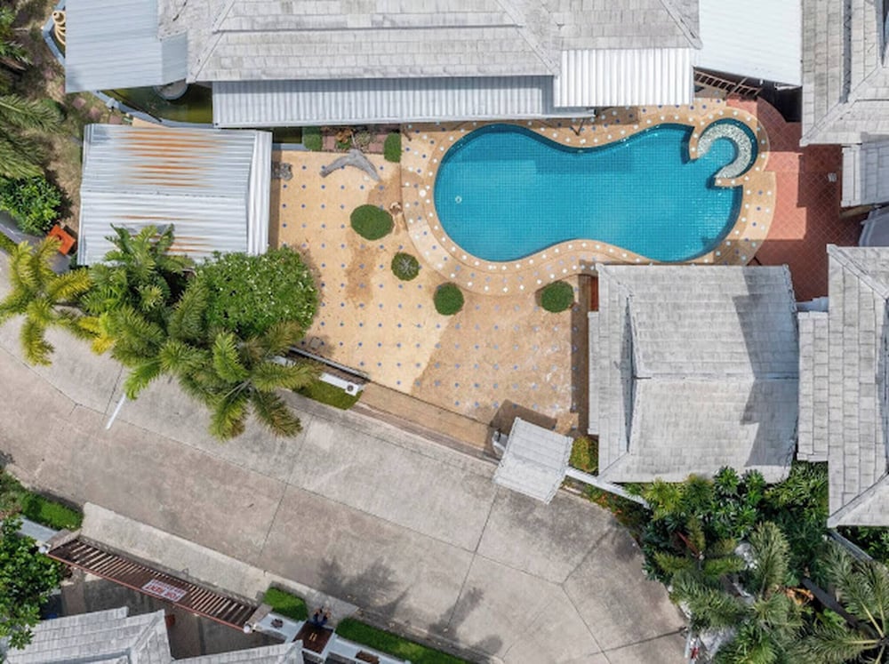 Luxury Iconic Royal Boat Pool Villa North Pattaya