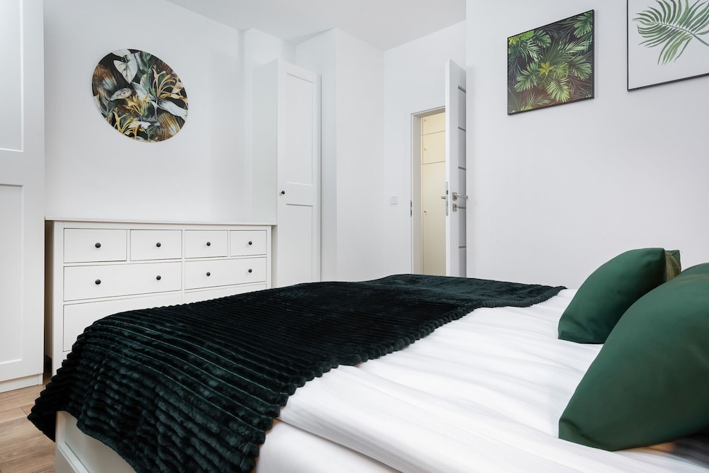 Rzeczypospolitej Apartment by Renters view 4