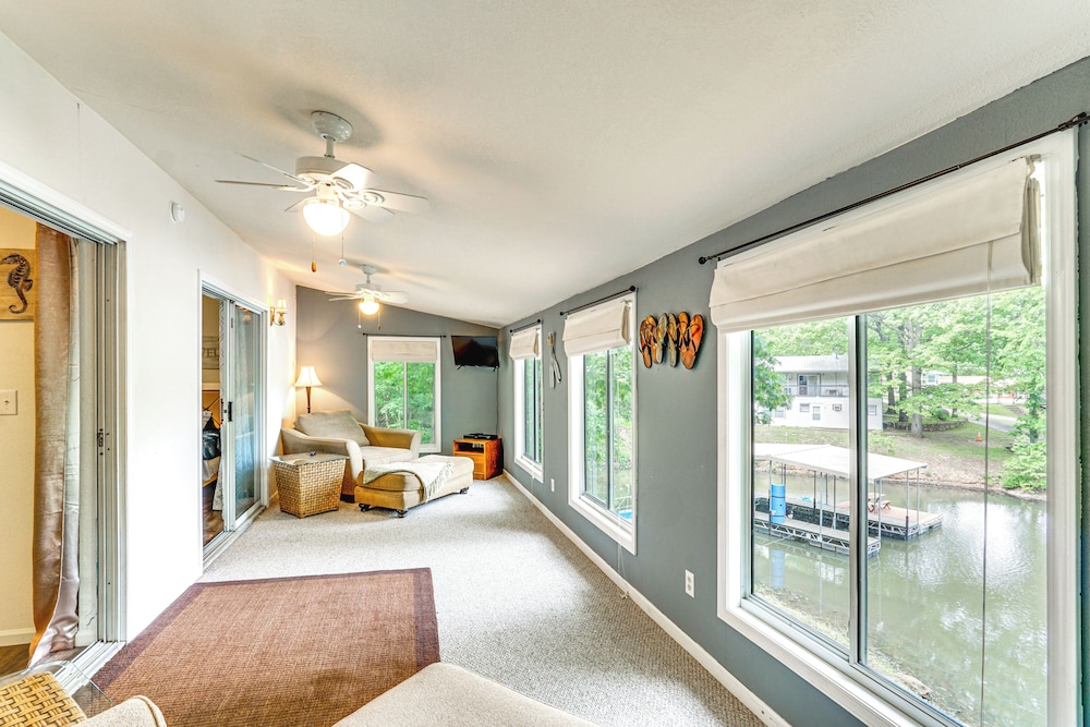 Lake of the Ozarks Home w/ Boat Dock & Kayaks