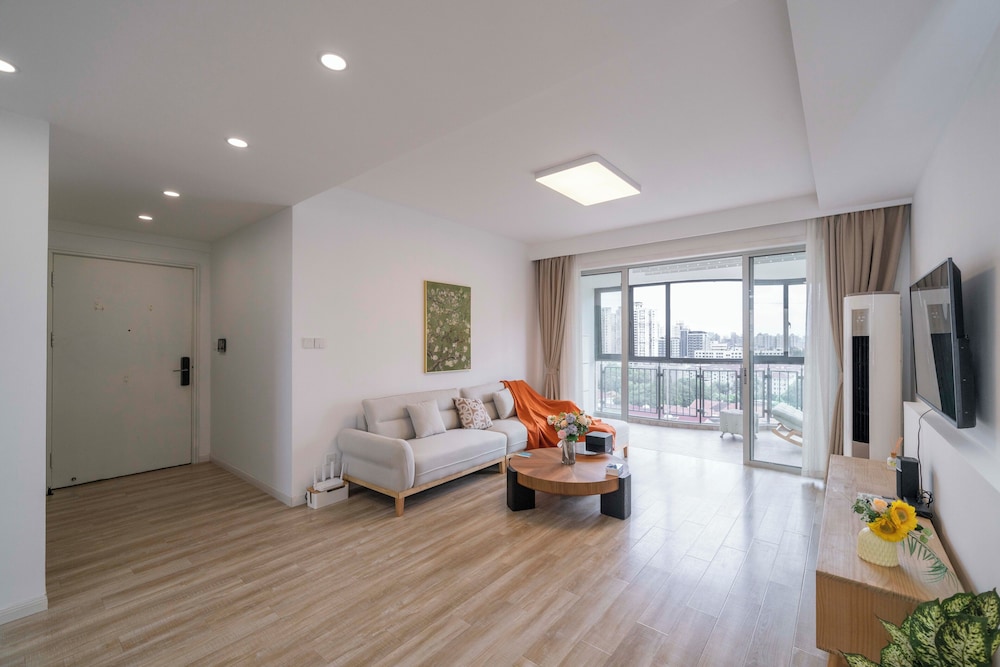 Tyms Luxury 4BR 2BA APT Garden