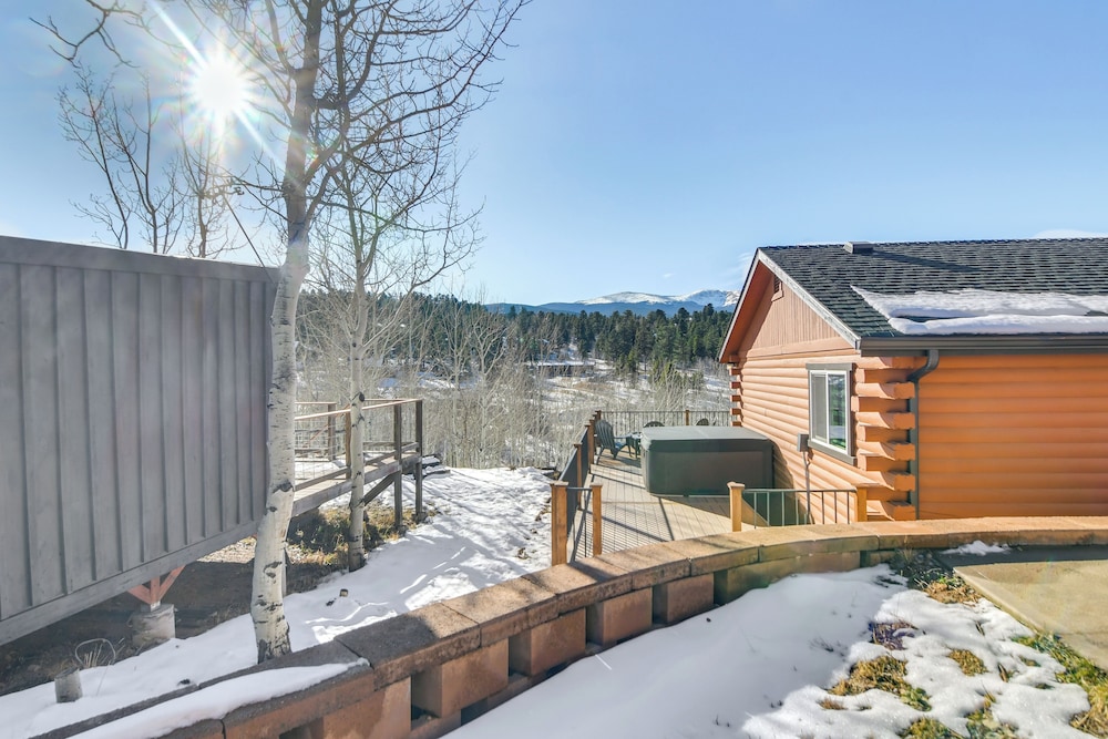 Mtn-view Haven w/ Hot Tub: 9 Mi to Dtwn Bailey