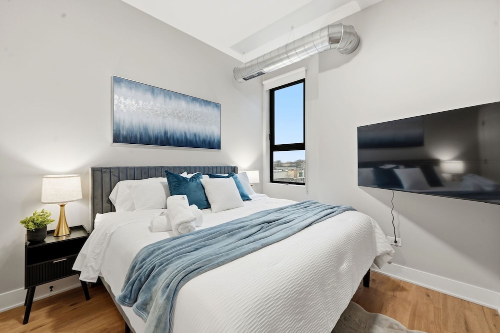 Comfy Condo - Gym Free Parking Modern Amenities