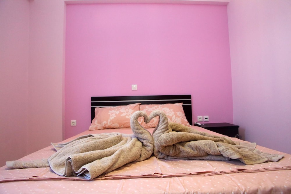 Charming 4-bed House in Nikiana photo 3