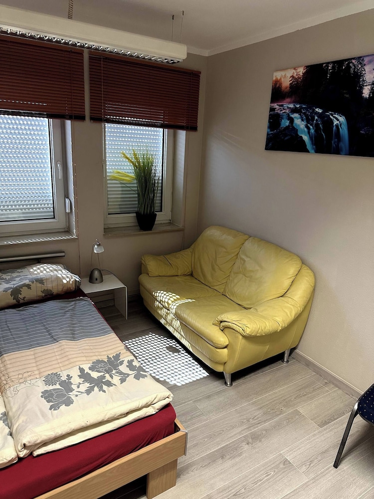 Large Accommodation for up to 18 People Near Halle & Leipzig With Pool Table