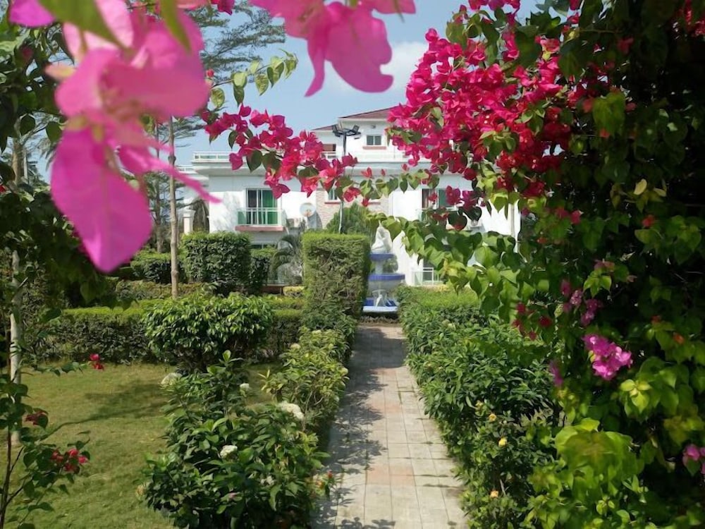 Chakaville Beach Resort