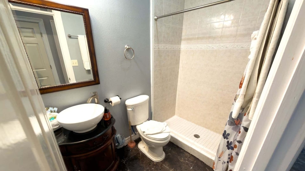 100 Steps To Beach Great Value Pool 2 Bedroom Apts