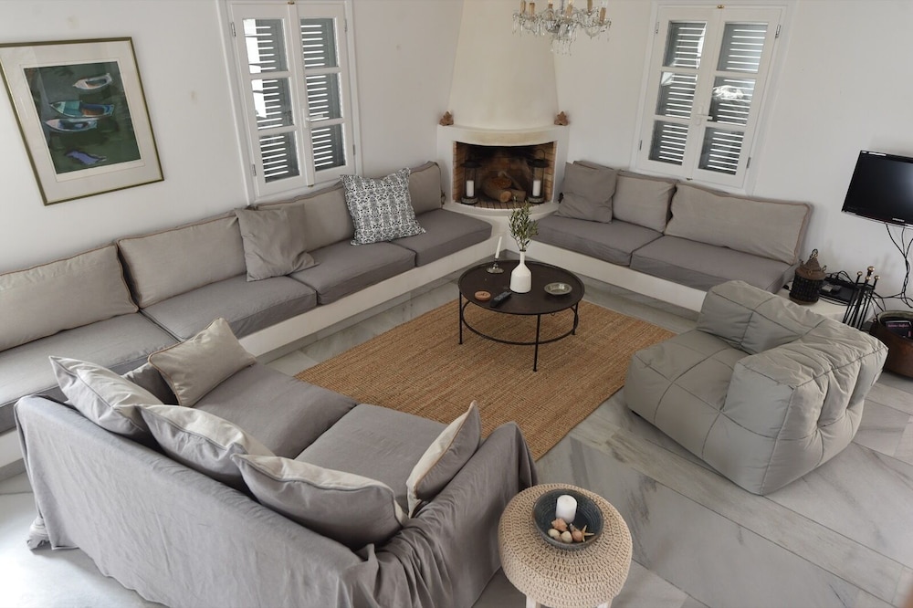Cycladic Villa in Kampos view 5