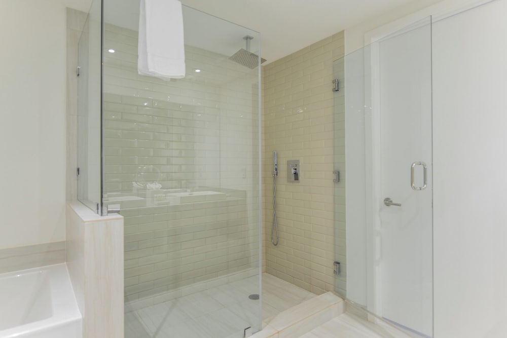 40th-Floor Gem Top Views & Amenities