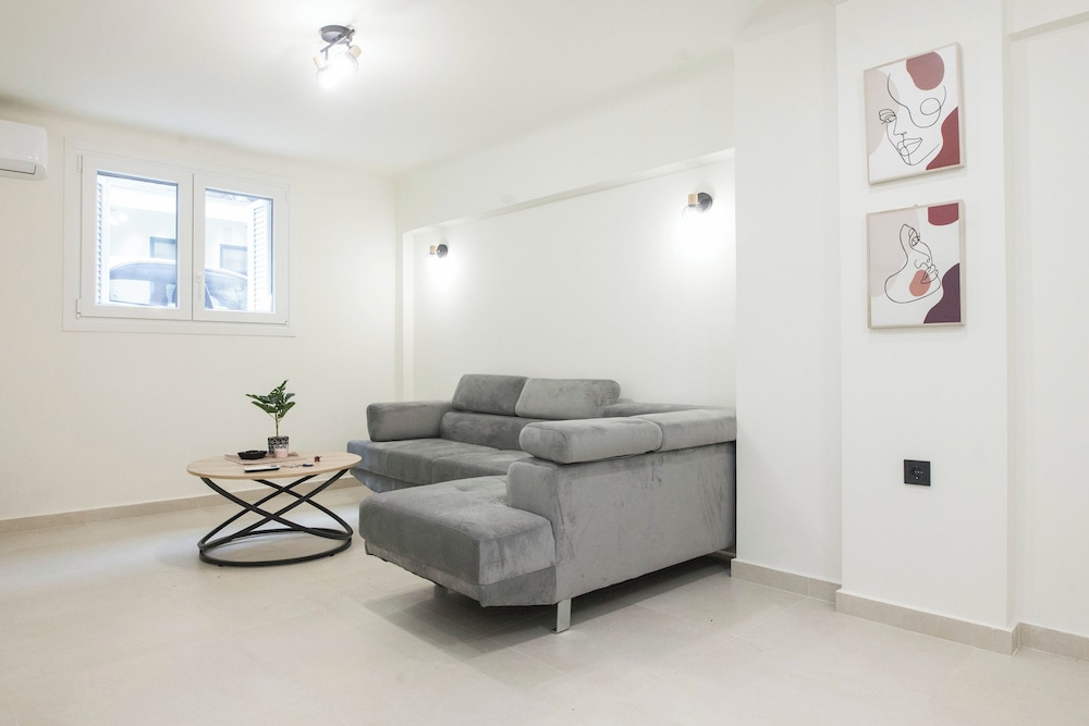 Cozy 1 Bd Getaway Apt in Lively Kipseli