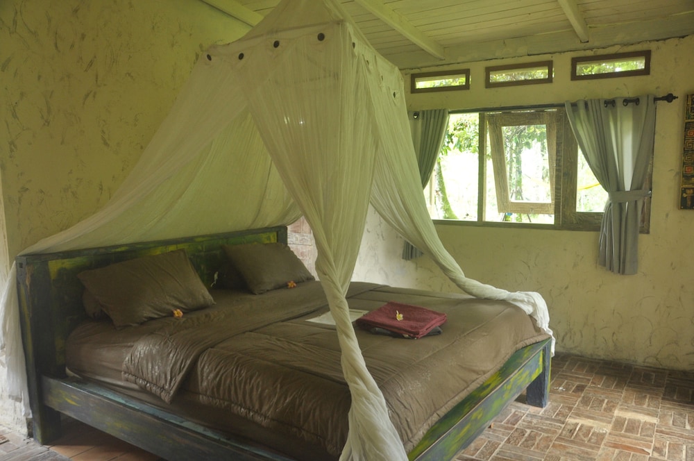 Tepi Sawah Lodge