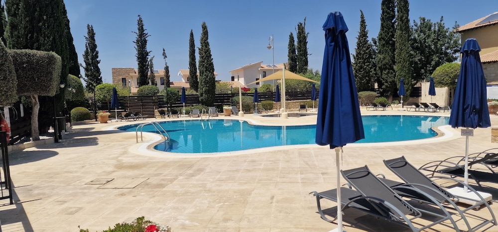 J1 Holiday House Adjacent to Aphrodite Hills