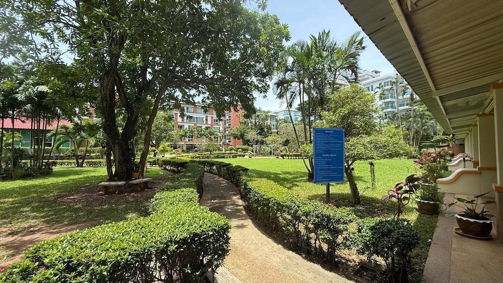 Palace - Spacious 1 Bedroom Condo With Shared Pool