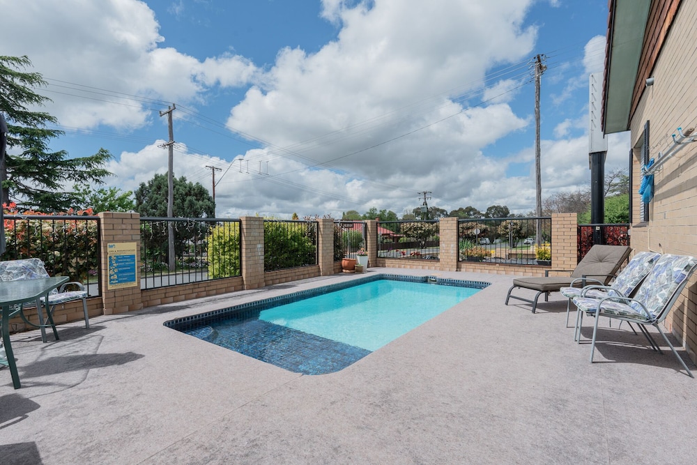 Settlers Motor Inn