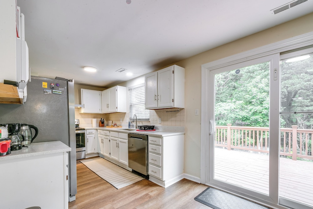 3 Mi to Dtwn Cary: Family Home w/ Deck!