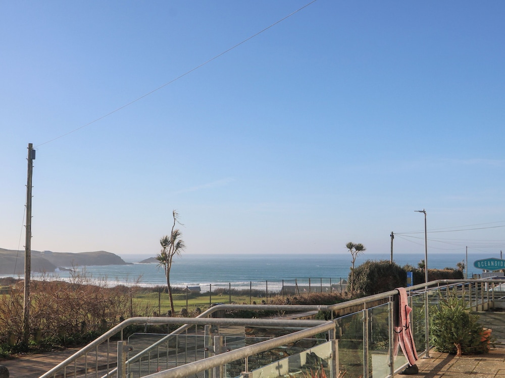 5 Fistral Waves
