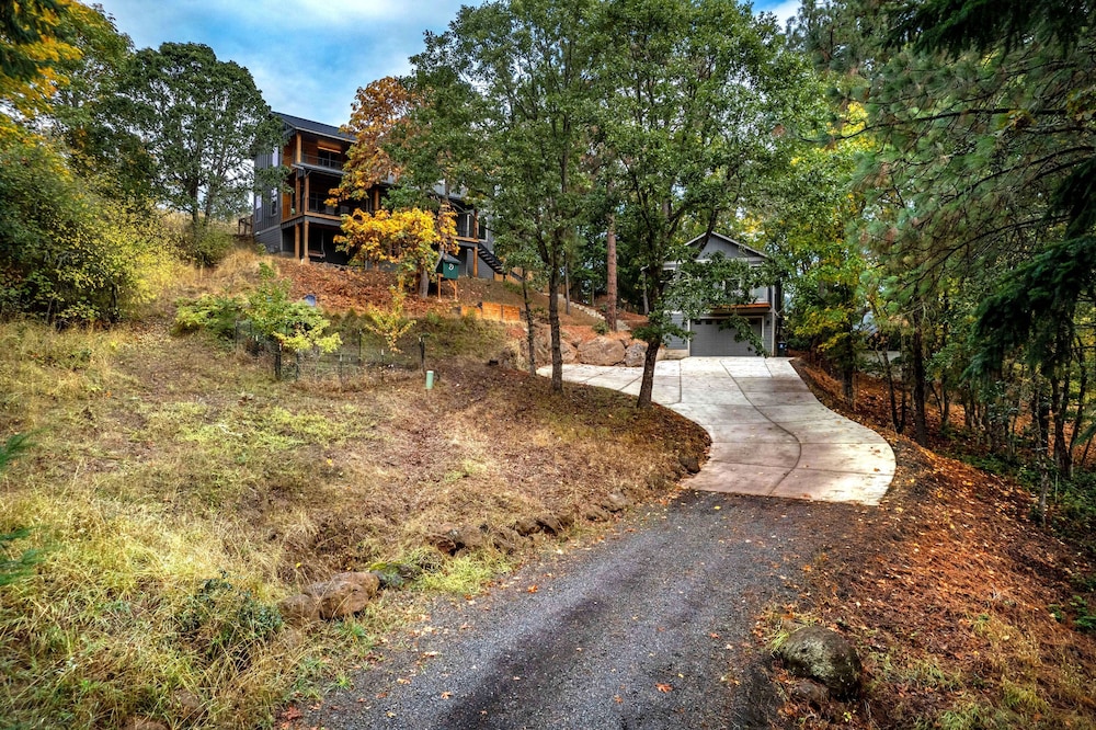 Evergreen Retreat A 30 Night Minimum 3 Bedroom Home