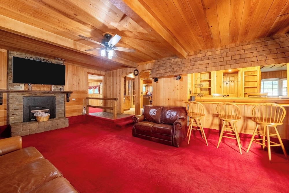 Pet-friendly 3BR Lake House Firepit & Pier