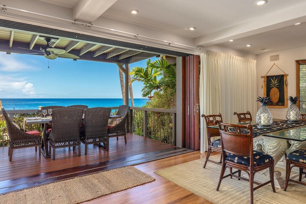 Air-conditioned Ocean Front Hawaii Townhome! - Sleeps 6 - Vrkcv