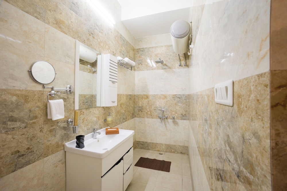 Alaya Stays 5 BHK Pet friendly with pvt pool - Ashirwad Farms