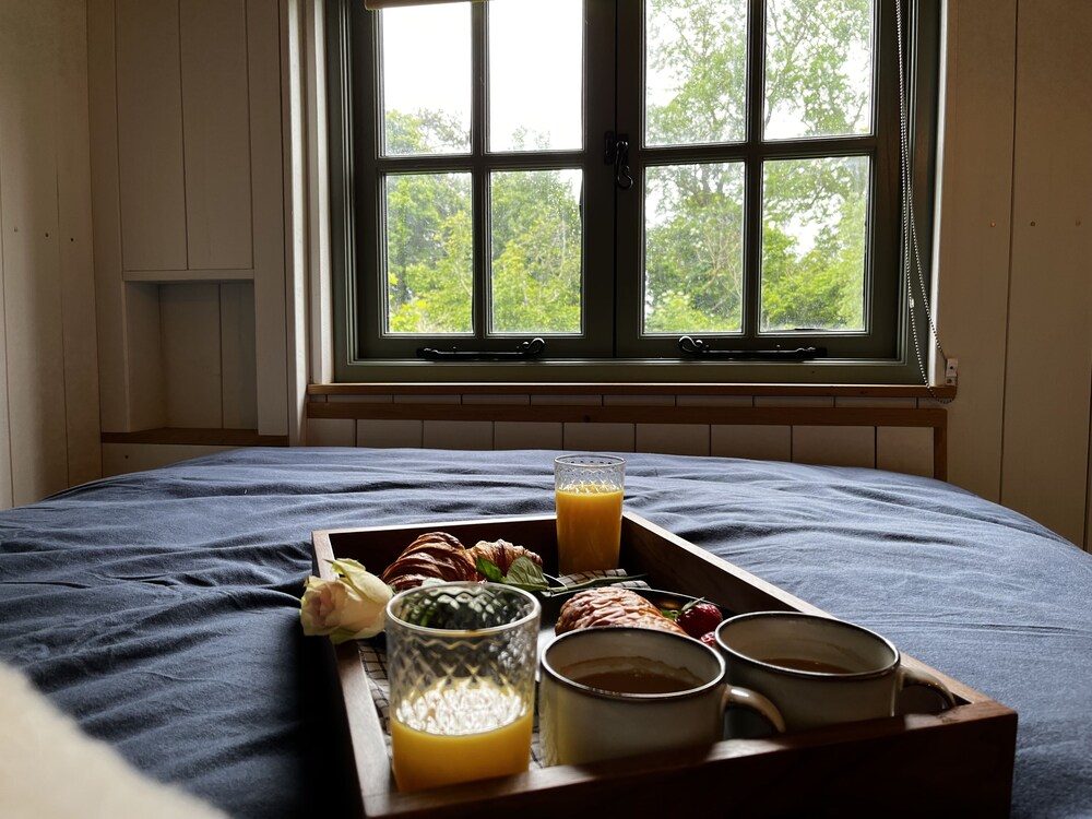 The Crooked Gate - Luxury Romantic Getaway view 4
