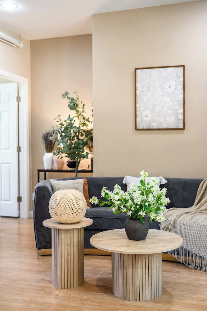 Tranquil Nature Retreat Private Patio & Cozy Charm
