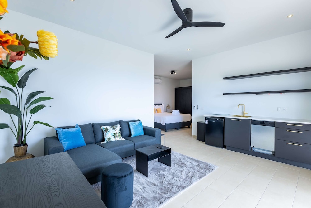 Villa Azure Vista 6BR Luxury Stay w 2 Pools