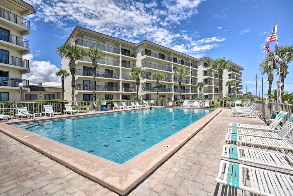 Ormond Beach Condo w/ Balcony & Views
